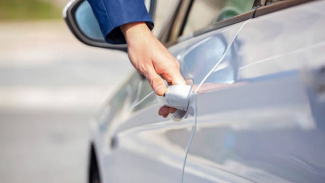 Ouverture porte voiture fermée sans clé